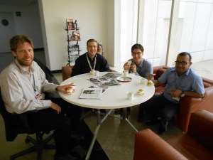 Gänget äter semlor