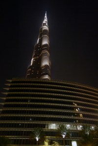 Bild på Burj Khalifa i mörkret