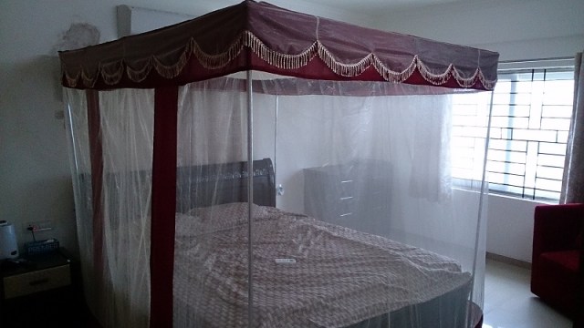 Sängen med myggnät